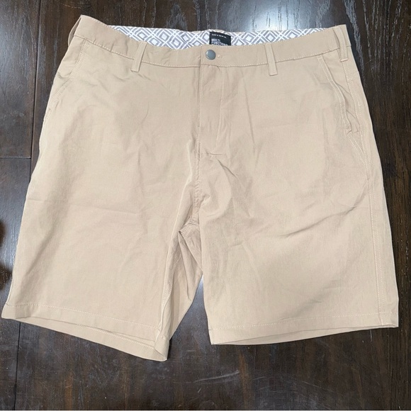 NWOT SURF & SWIM CO khaki multifunctional short sz 38 - Picture 3 of 8